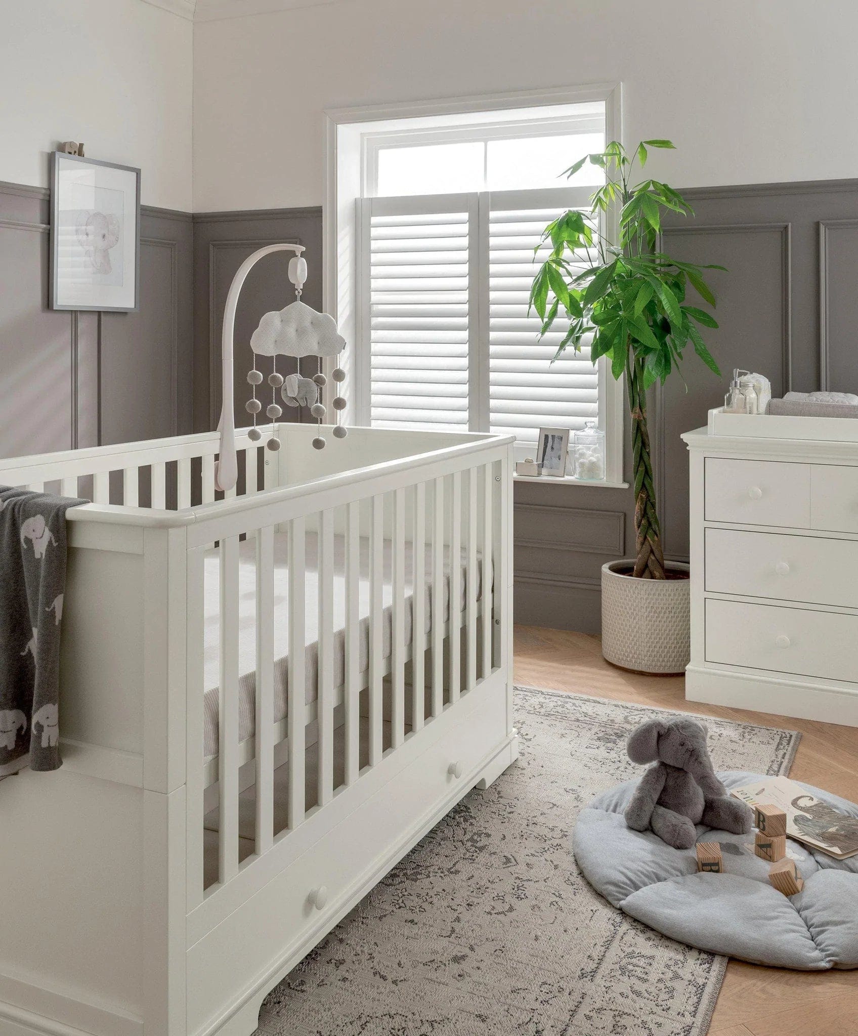 Mamas & Papas Nursery Furniture Set Cot Bed & Dresser Mamas & Papas 'Oxford' Range White